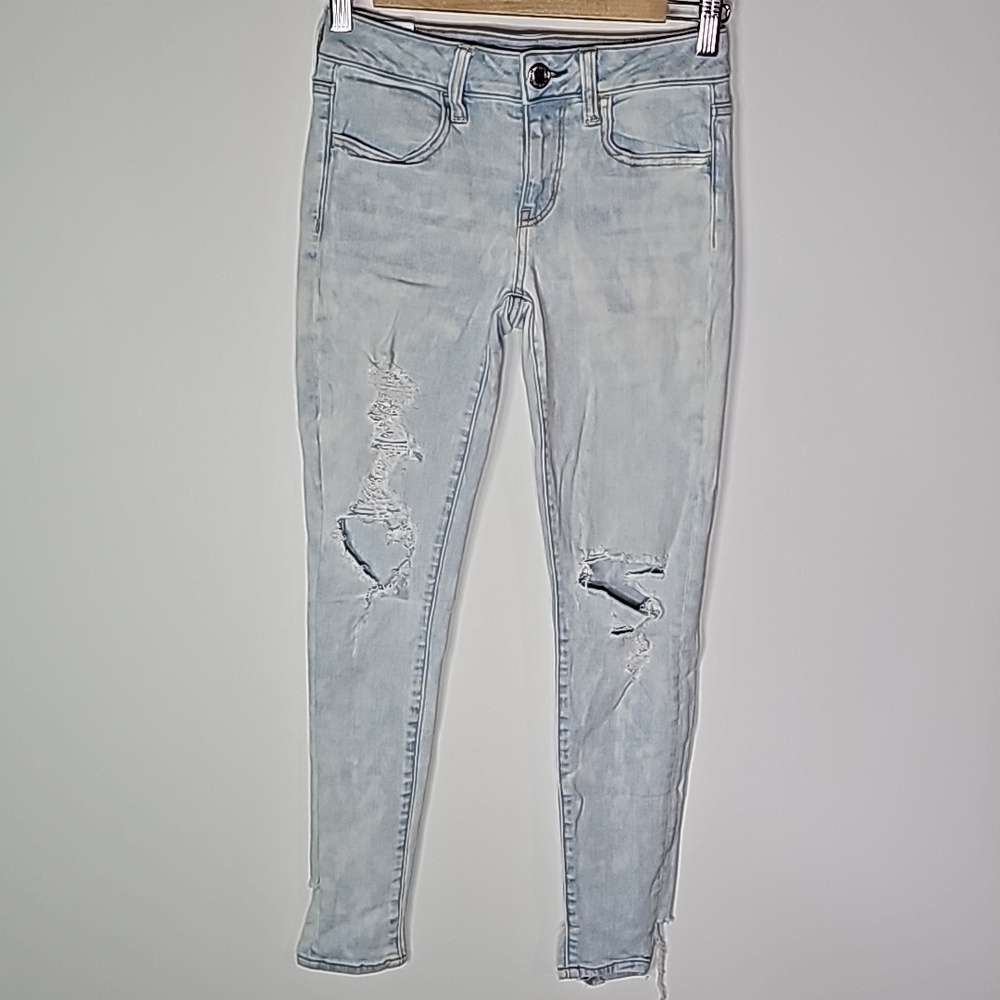 American Eagle super stretch X light wash size 2 distressed style jeggings